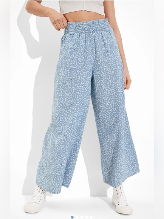 American Eagle Outfitters Pants - American Eagle Wide Leg Embroidery Textured , size Small